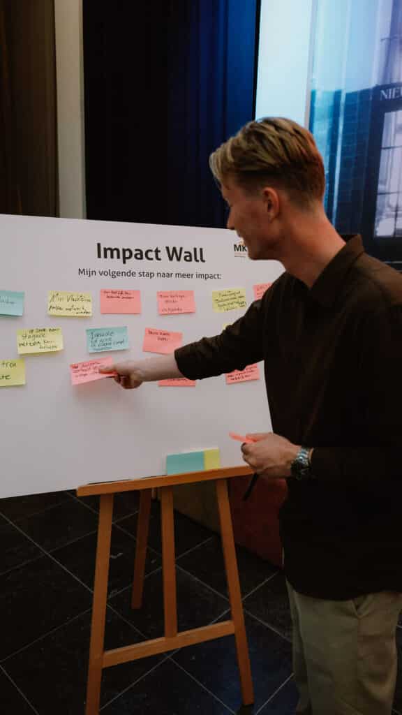 Foto's van het inspiratie evenement Impactvol Ondernemen met presentaties en borrel